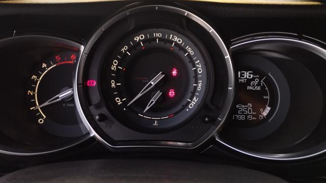 DS AUTOMOBILES DS 3 1.4 HDi 70 So Chic