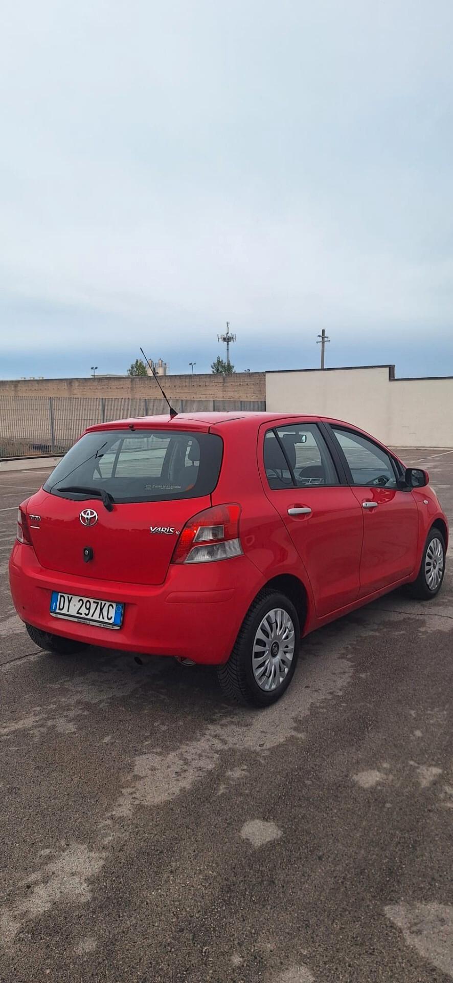 Toyota Yaris 1.3 5P. Sol NEOPATENTATI