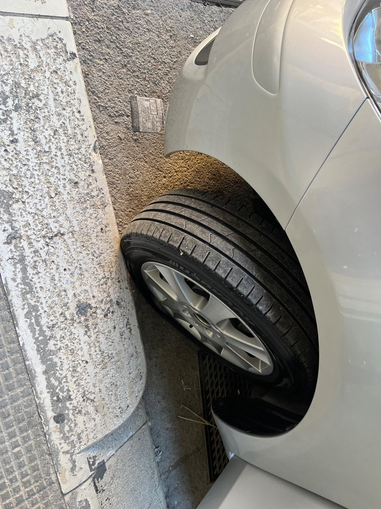 Toyota Yaris 1.0 3 porte Sol