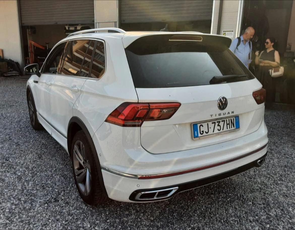Volkswagen Tiguan 2.0 TDI 150 CV SCR DSG R-LINE TETTO NAVY LED 19