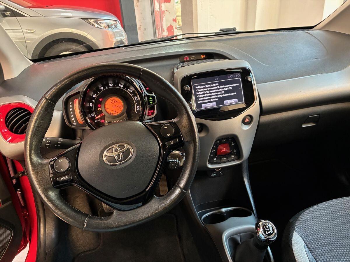 Toyota Aygo Connect 1.0 VVT-i 72 CV 5 porte x-clusiv red style
