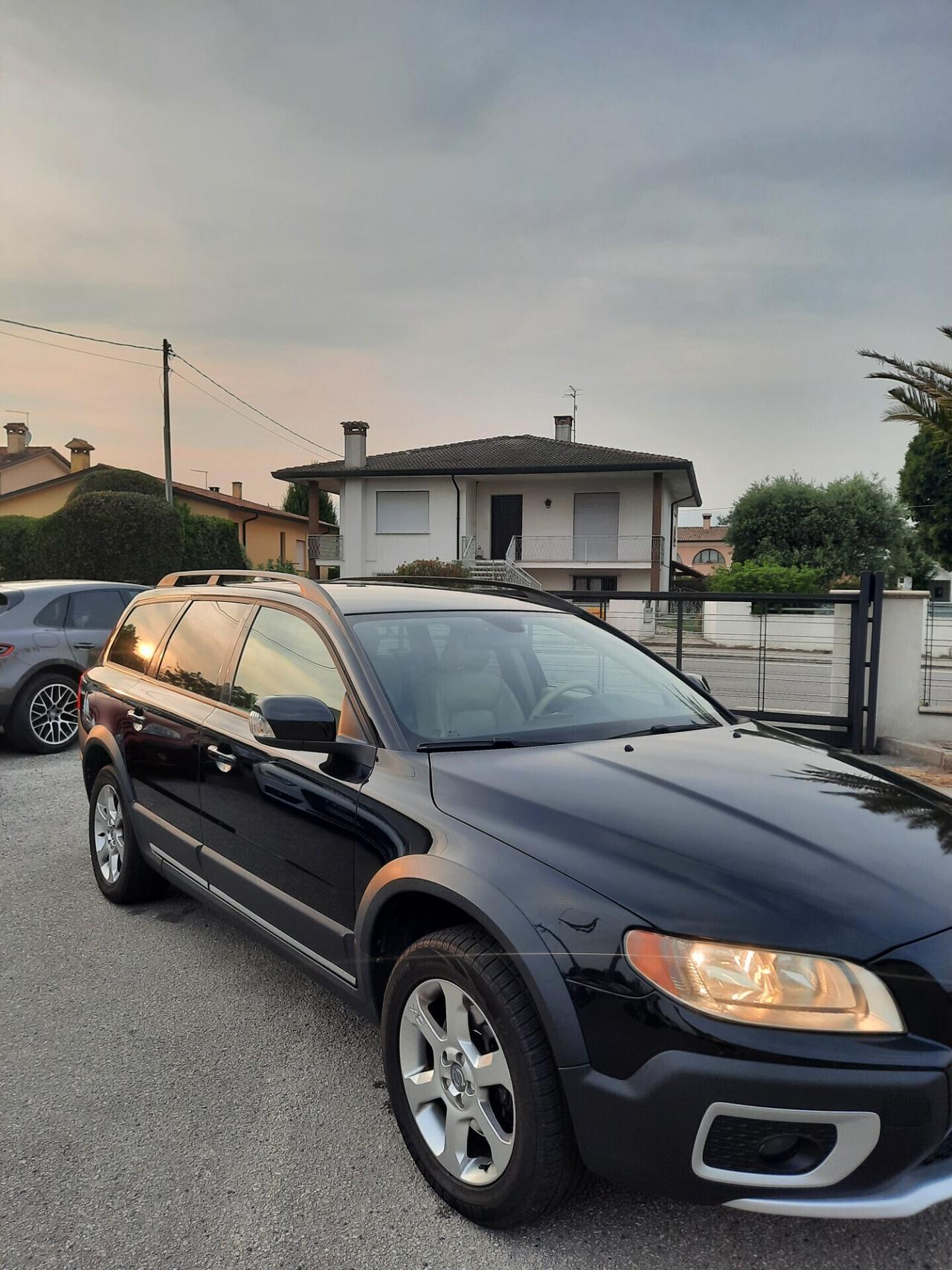 Volvo XC 70 XC70 D5 205CV AWD Geartronic Summum