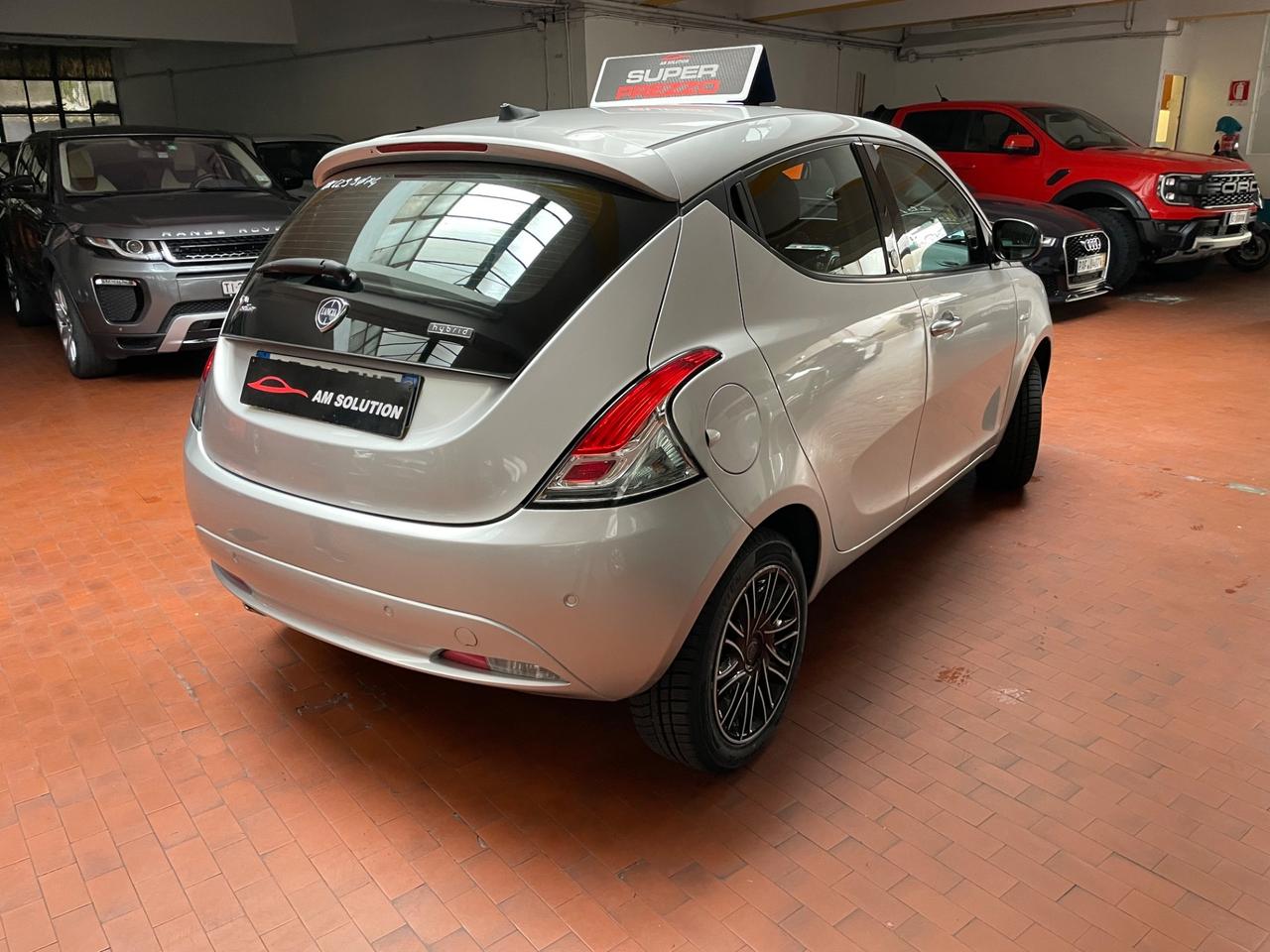 Lancia Ypsilon 1.0 Hybrid Neopatentati Euro 6