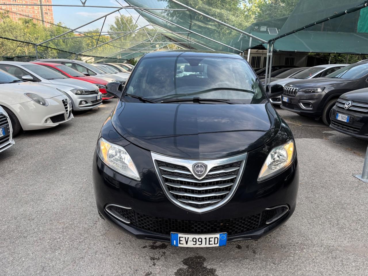 Lancia Ypsilon 5 porte Metano Ecochic OK NEOPATENTATI