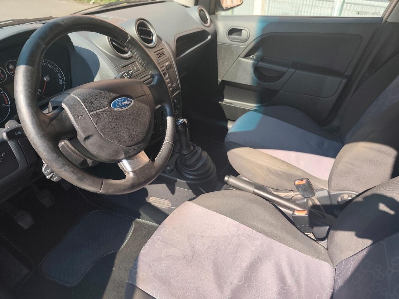 Ford Fiesta 1.4 TDCi 5porte Ghia neopatentati