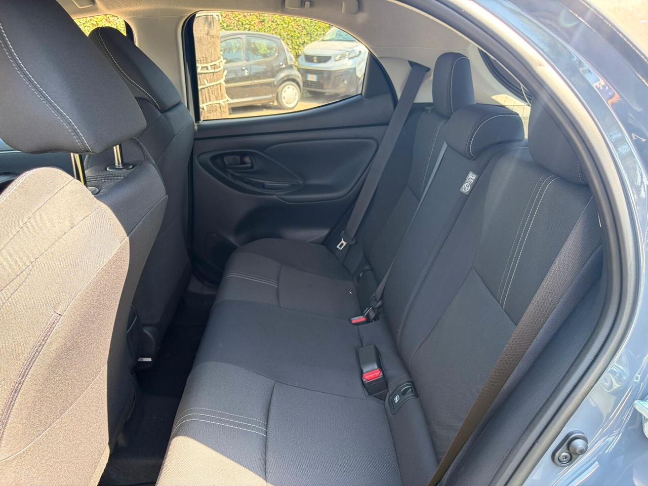 Toyota Yaris 1.5 Hybrid 5 porte ICON KM 0 PRONTA CONSEGNA