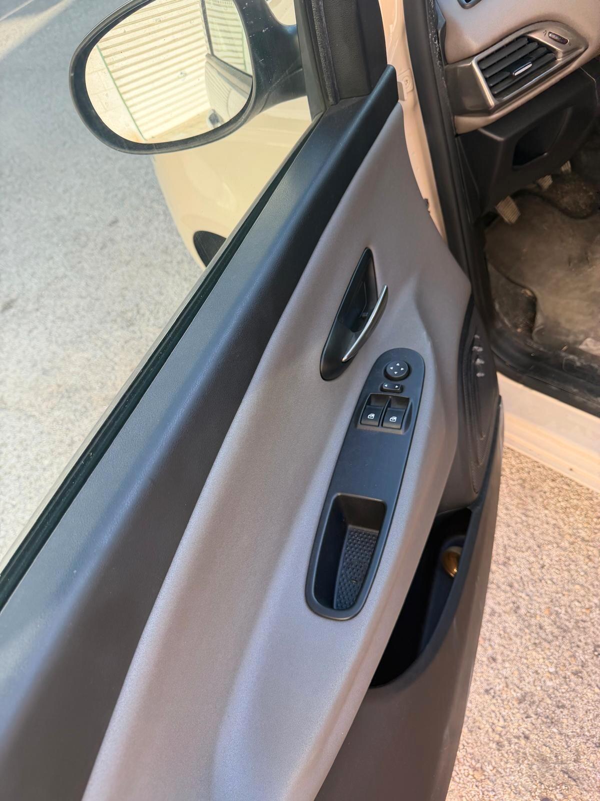 Lancia Ypsilon 1.2 69 CV 5 porte GPL Ecochic Gold