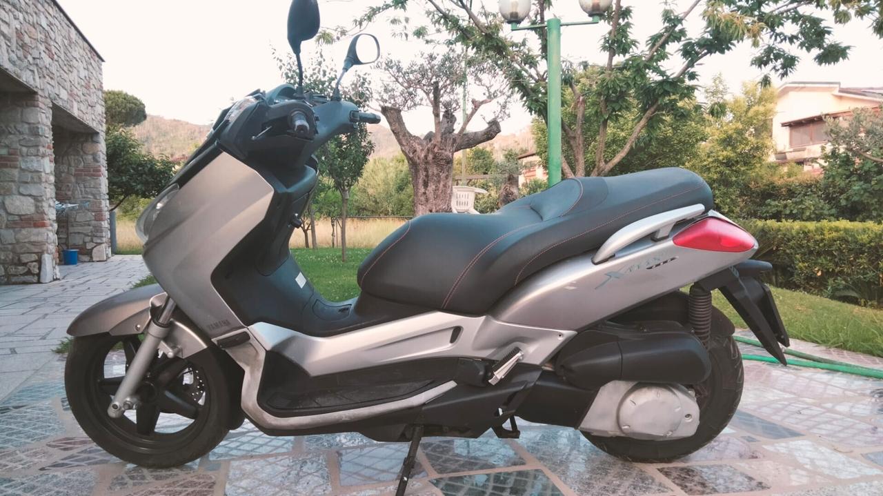 Yamaha X-Max 250