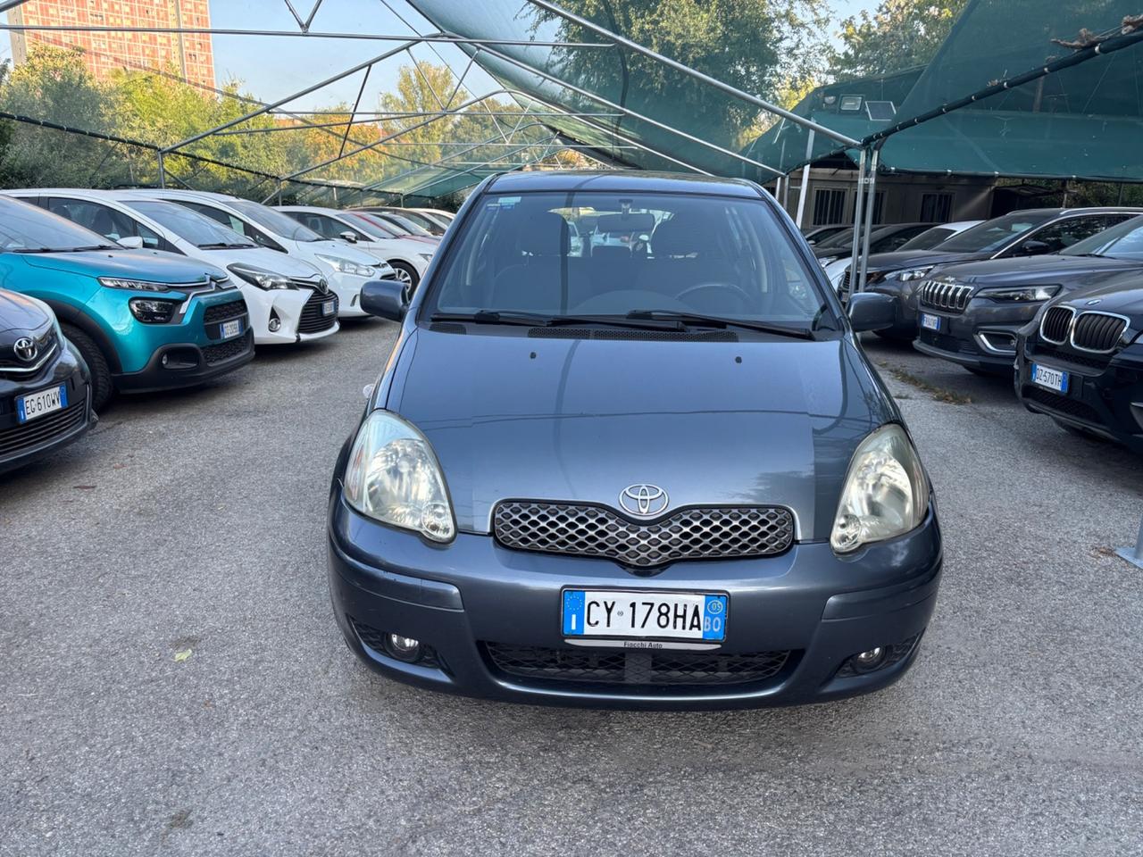 Toyota Yaris 1.0i 5 porte Sol OK NEOPATENTATI