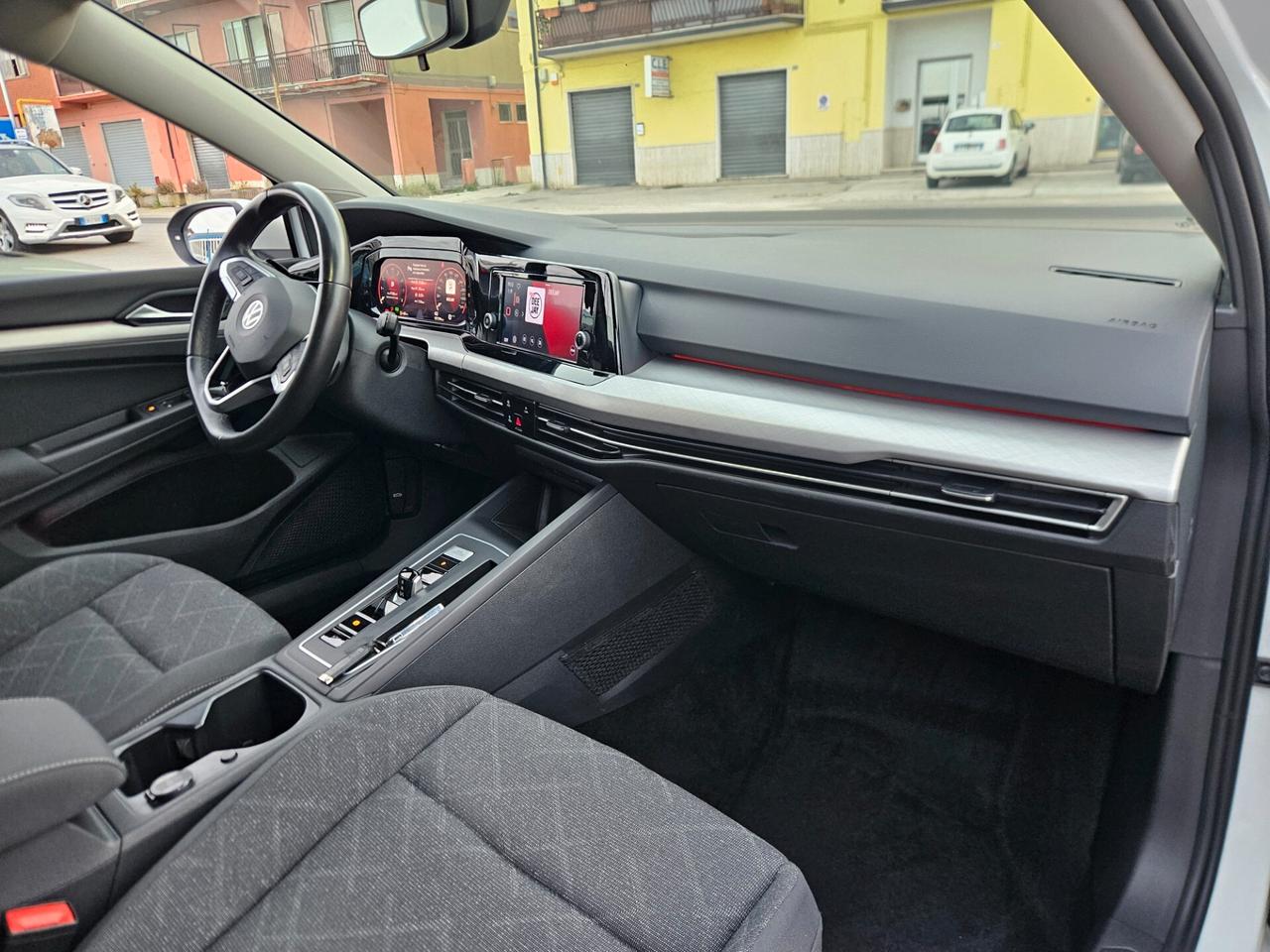 Volkswagen Golf 8 1.0 eTSI 110cv EVO DSG Life