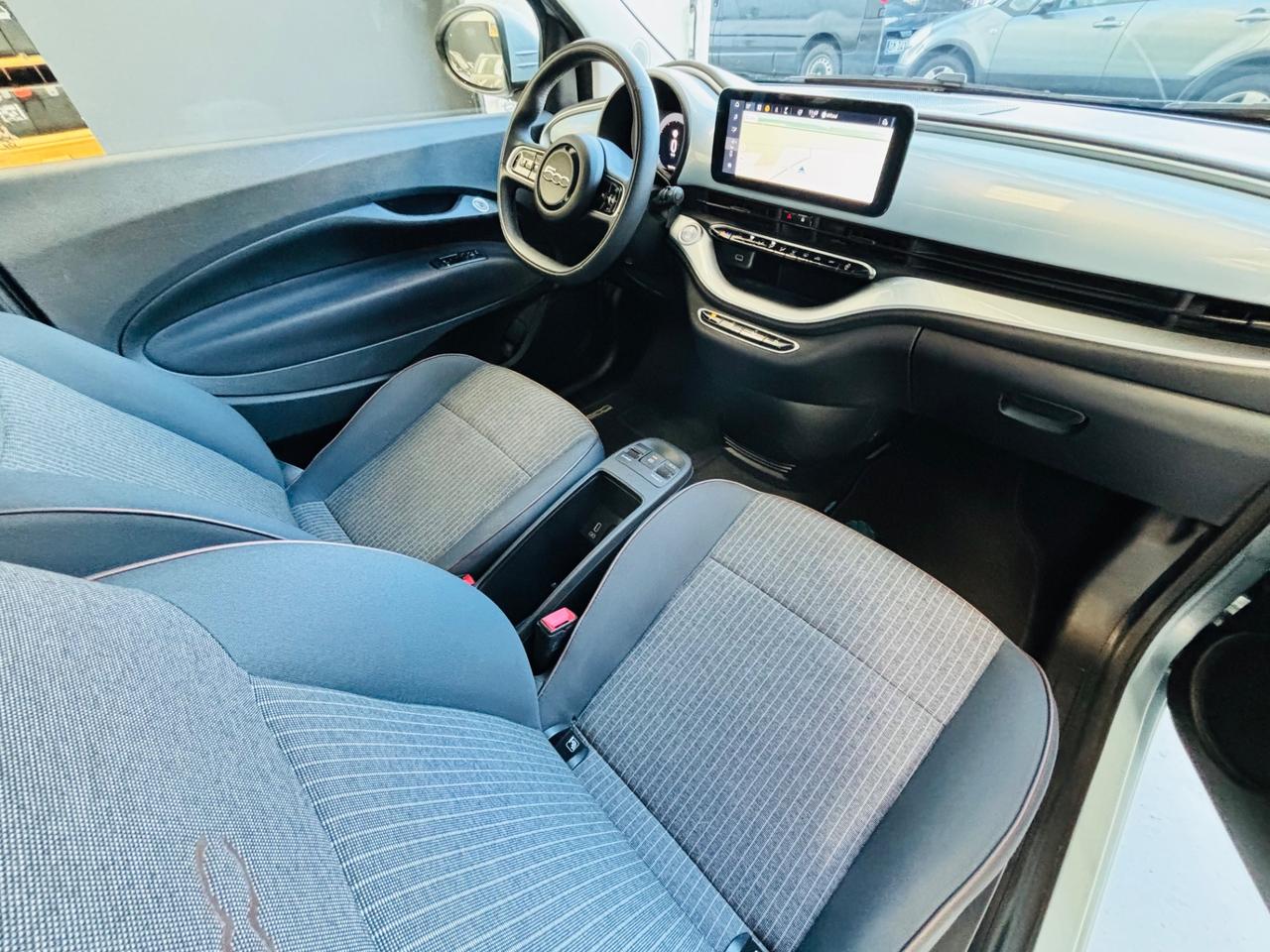 Fiat 500 500e Berlina 42 kWh La Prima