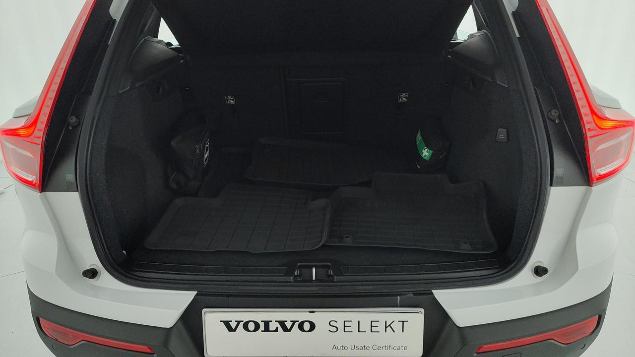 VOLVO XC40 2.0 b4 Momentum awd auto my21
