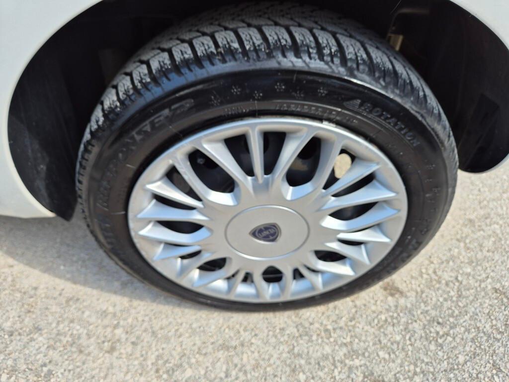 Lancia Ypsilon 1.2 69 CV 5 porte 27.000 KM