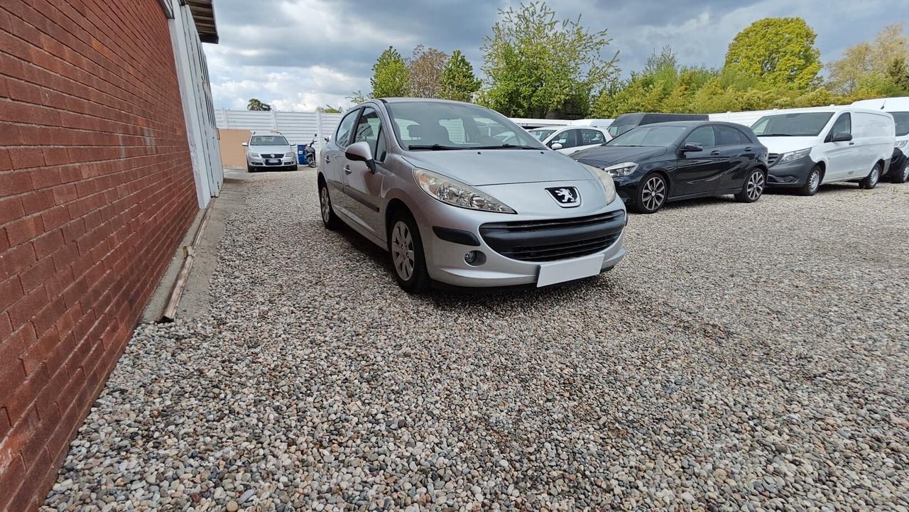 Peugeot 207 1.4 8V 75CV 5p. ONE Line
