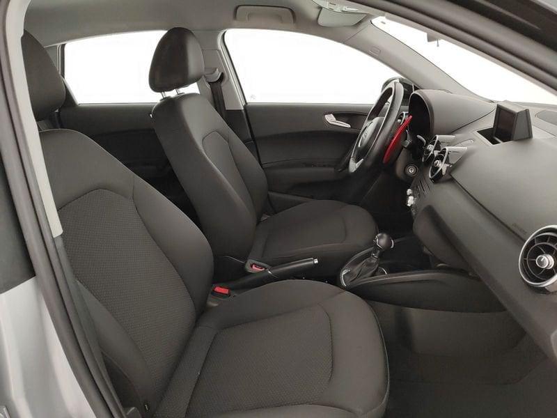 Audi A1 Sportback 1.6 tdi Admired s-tronic Sline esterno