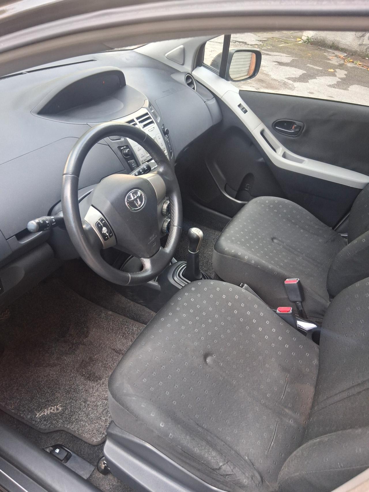 Toyota Yaris 1.0 5 porte