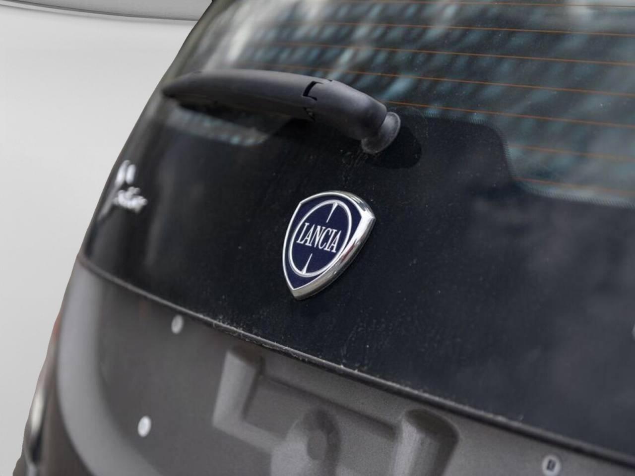 LANCIA Ypsilon III 2021 - Ypsilon 1.0 firefly hybrid Silver s&s 70cv