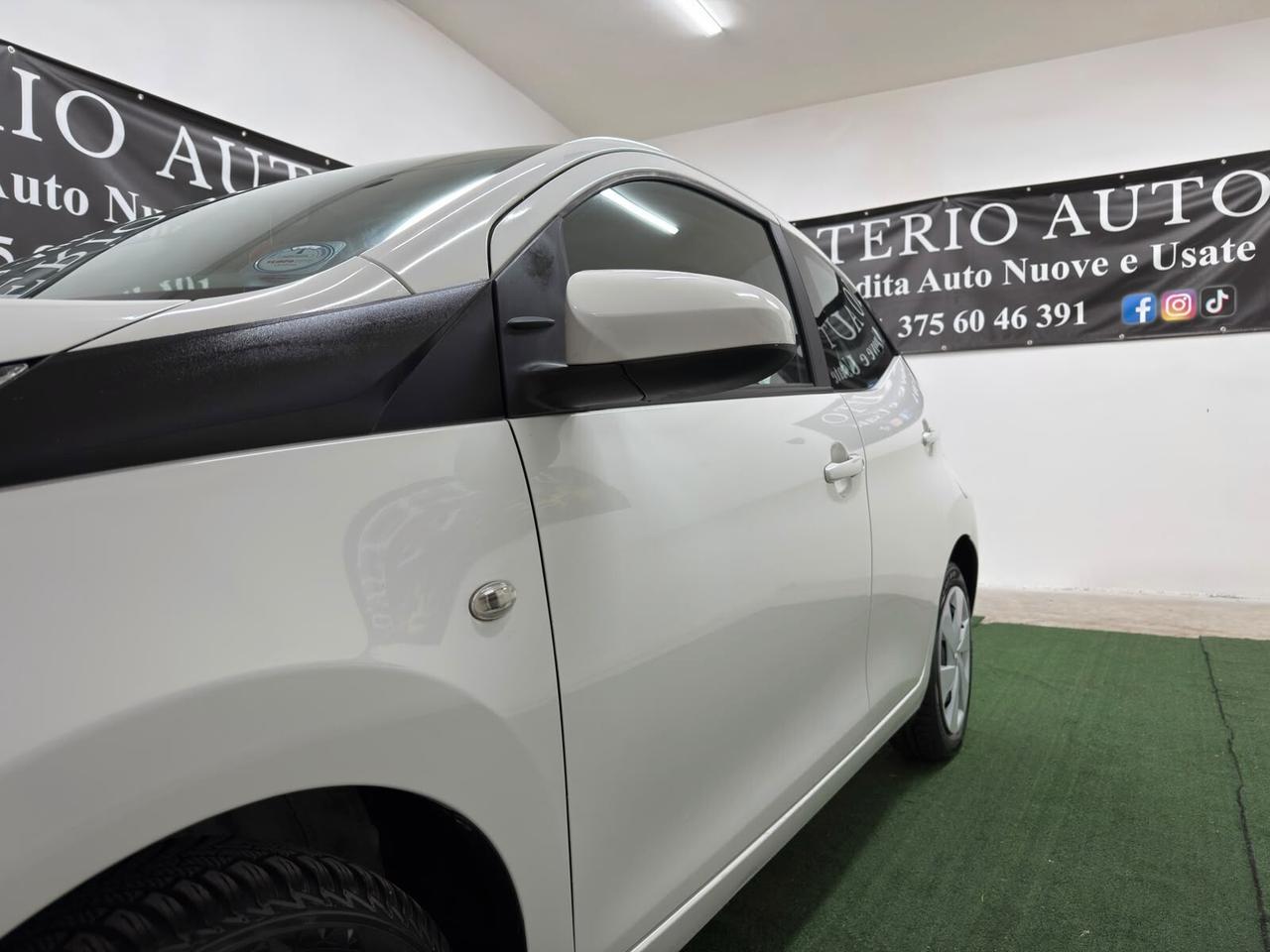 Toyota Aygo 1.0 VVT-i 69 CV 5 porte x-clusiv