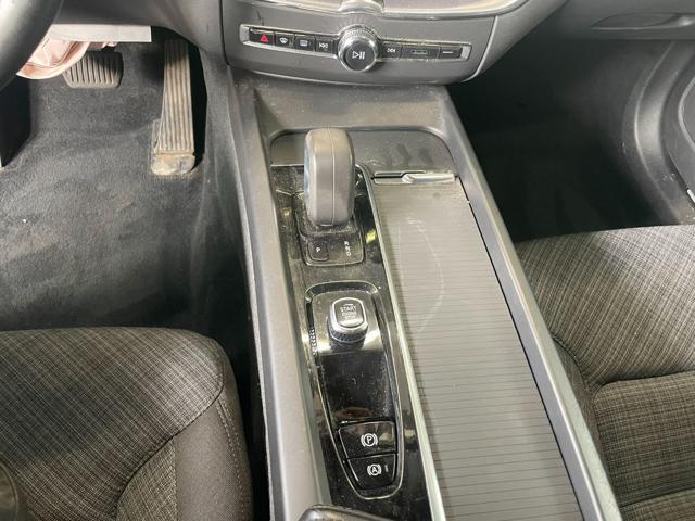 VOLVO XC60 B4 197CV AWD MOMENTUM PRO