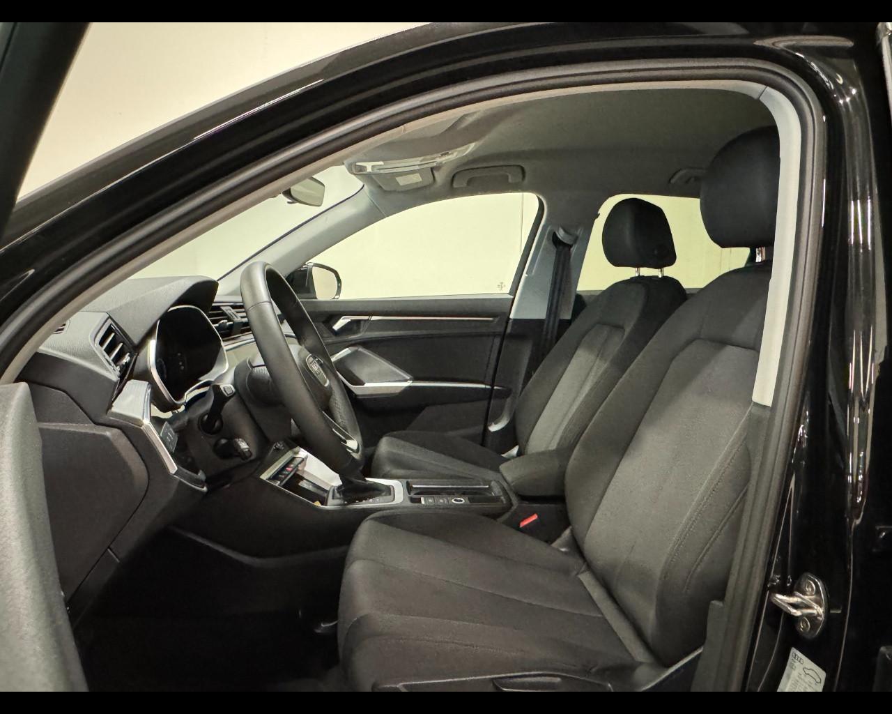 AUDI Q3 35 TDI S-TRONIC BUSINESS ADVANCED