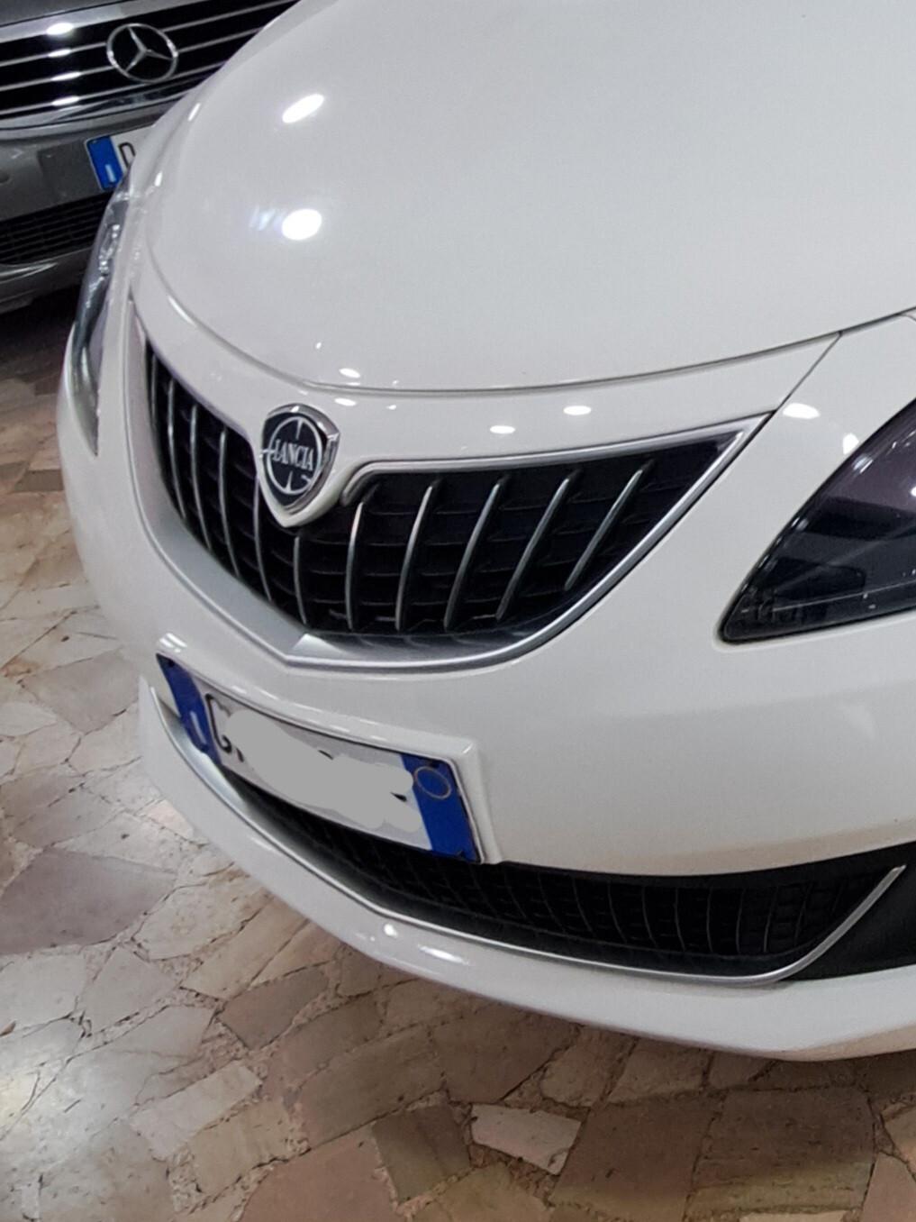 Lancia Ypsilon 1.0 FireFly 5 porte S&S Hybrid Ecochic Silver