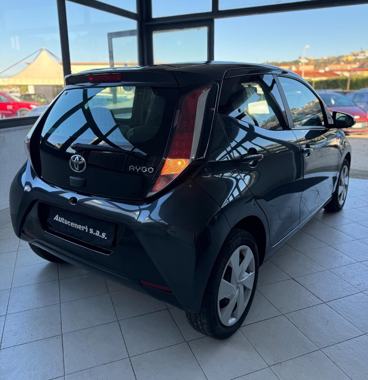 Toyota Aygo 1.0 VVT-i 69 CV 5 porte x-play