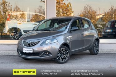 Lancia Ypsilon Hybrid - 70cv / 5 porte / Ecochic Gold