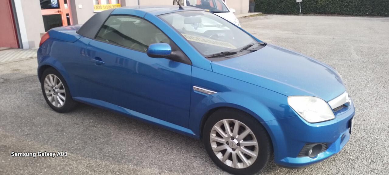 Opel Tigra TwinTop 1.4 16V First Edition