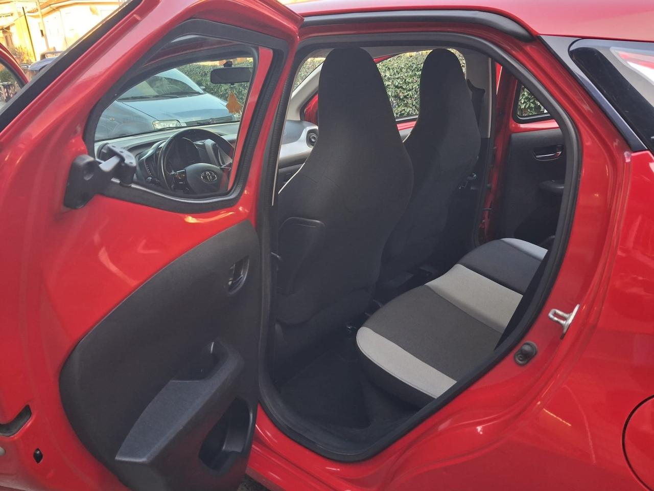 Toyota Aygo 1.0 VVT-i 69 CV 5 porte x-cool