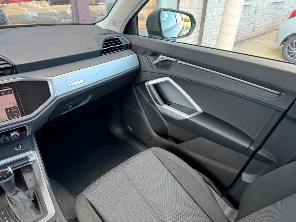 Audi Q3 35 TDI S tronic Business