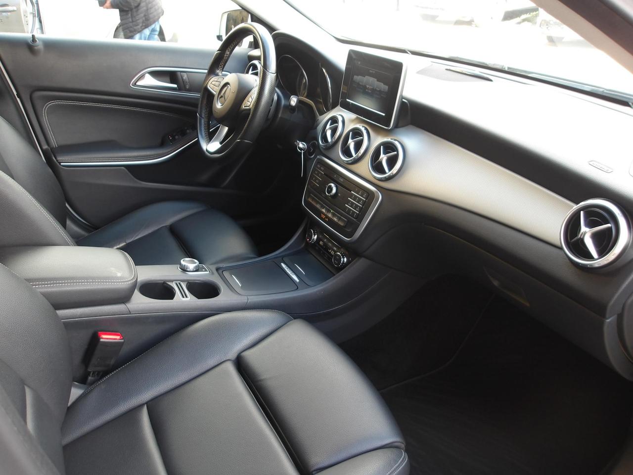 Mercedes GLA 200 d (cdi) Sport auto *TETTO APRIBILE*