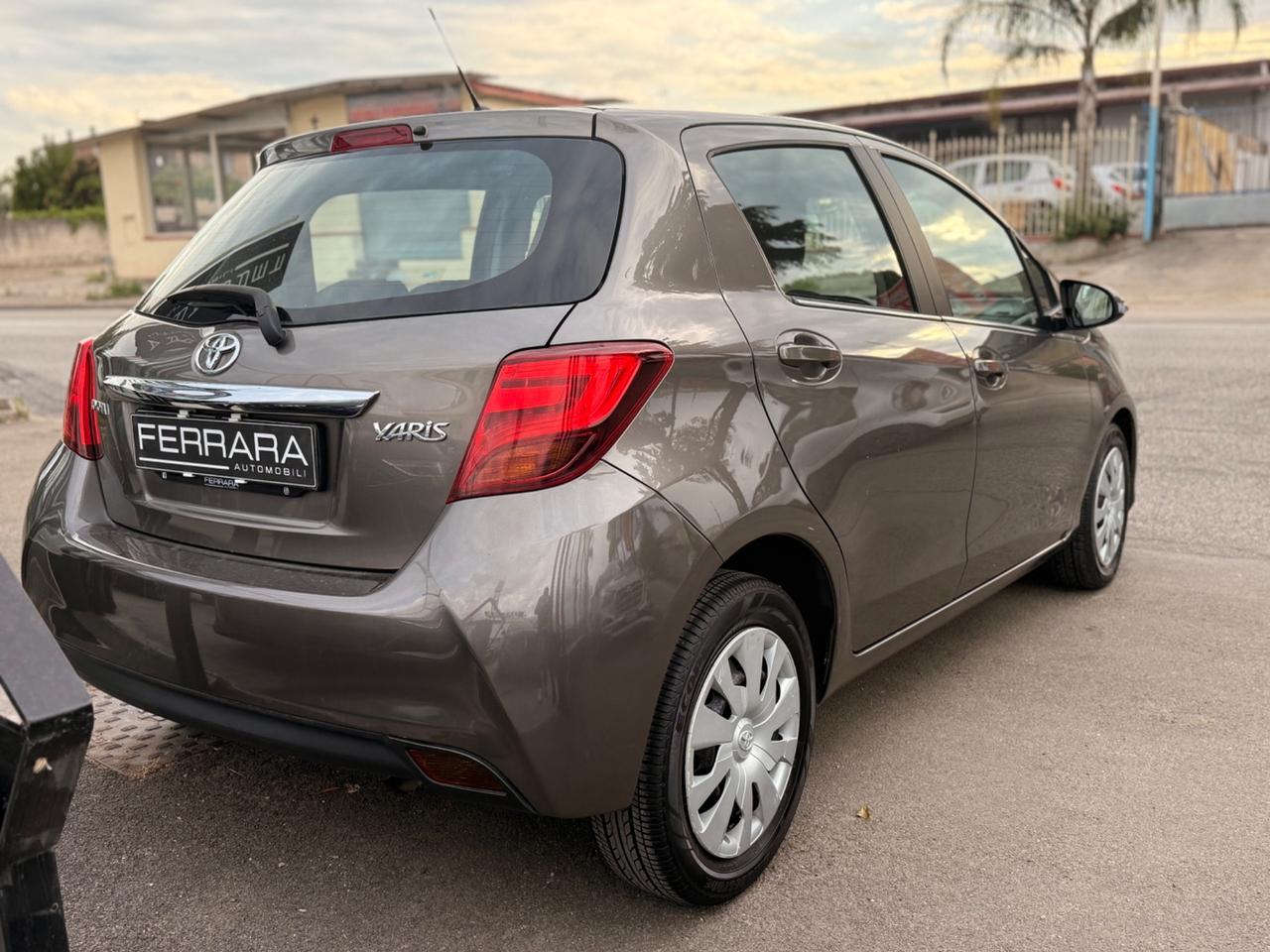Toyota Yaris 1.0 5 porte Lounge 2017