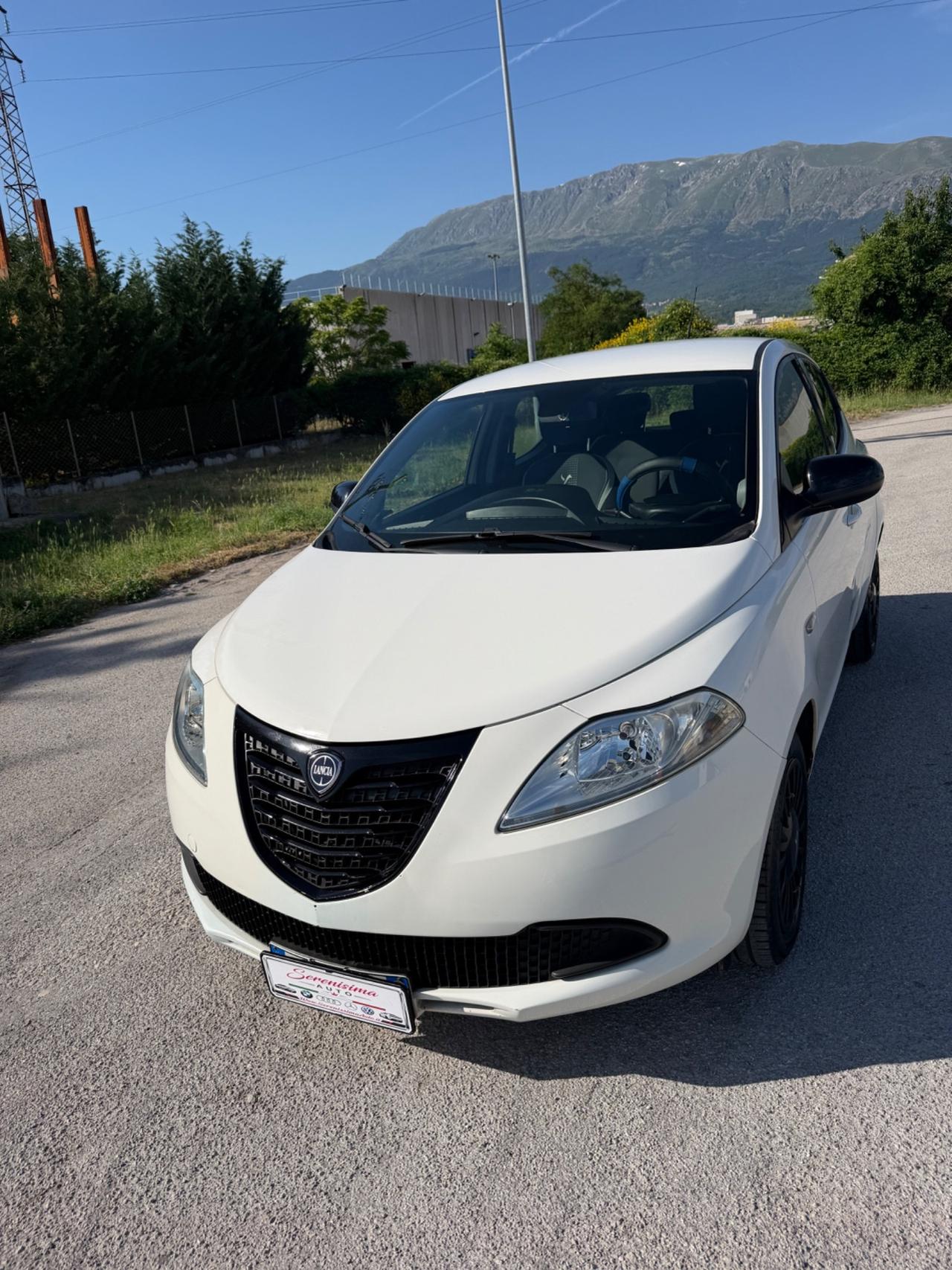 Lancia Ypsilon 1.2 69 CV 5 porte Silver