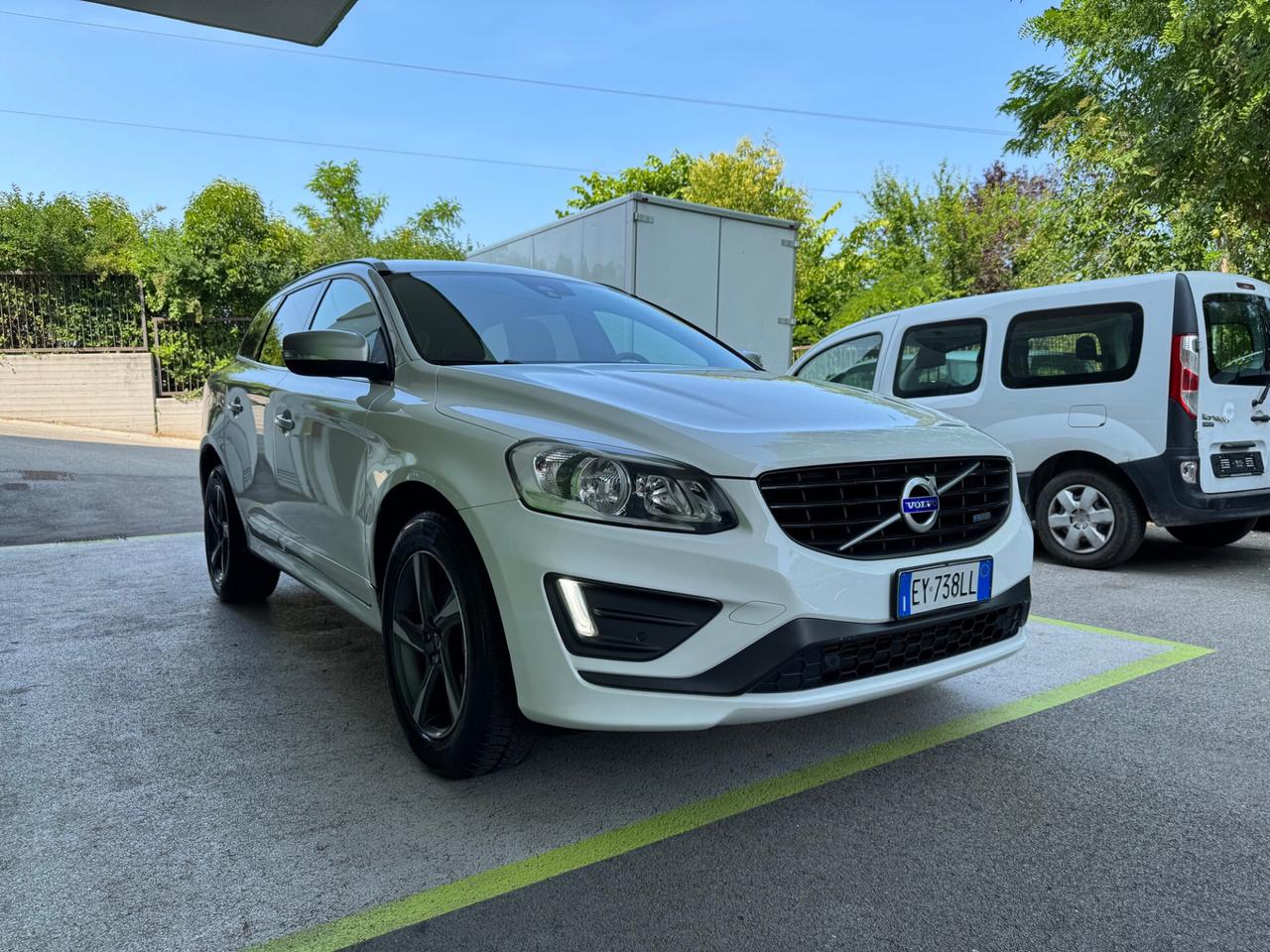 Volvo XC 60 2.4 d4 R-design AWD Gear GARANZIA24MESI
