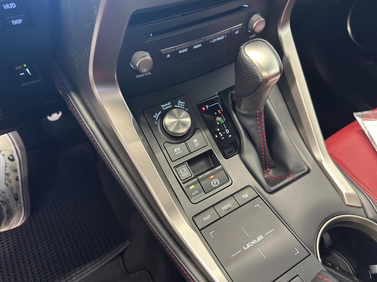 Lexus NX 300h 2.5 F Sport 4wd cvt