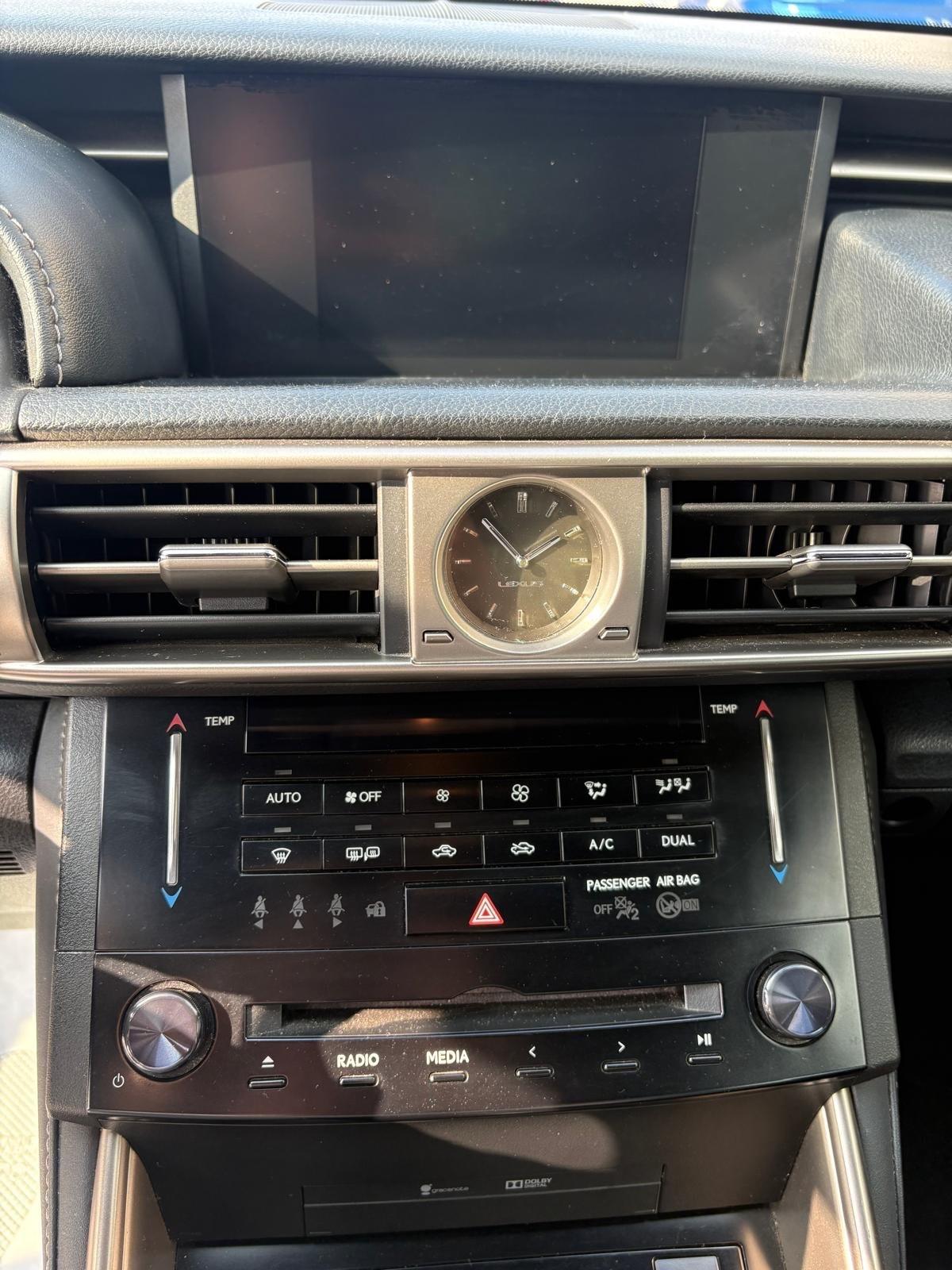 Lexus IS Hybrid FSport