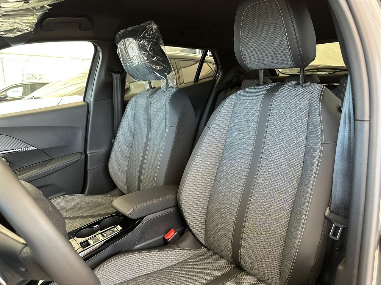 Peugeot 2008 Hybrid 145 e-DCS6 Allure