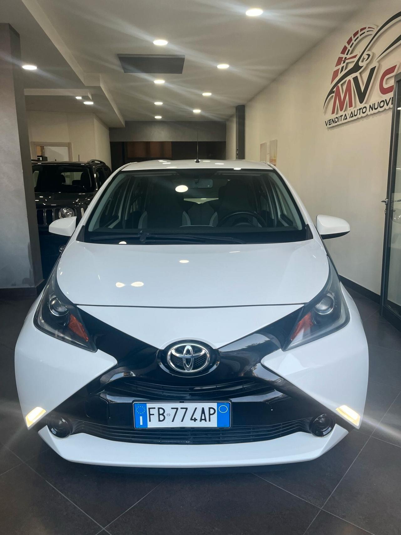 Toyota Aygo 1.0 VVT-i 69 CV 5 porte x-play MMT