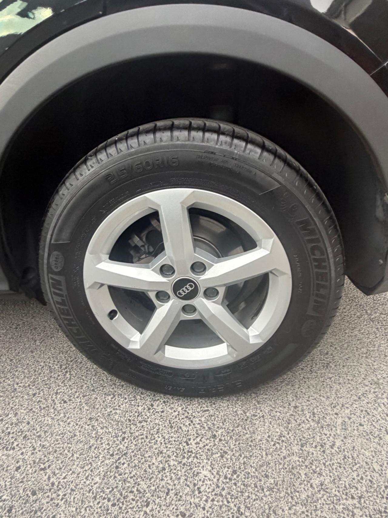Audi Q2 35 TFSI S tronic Business