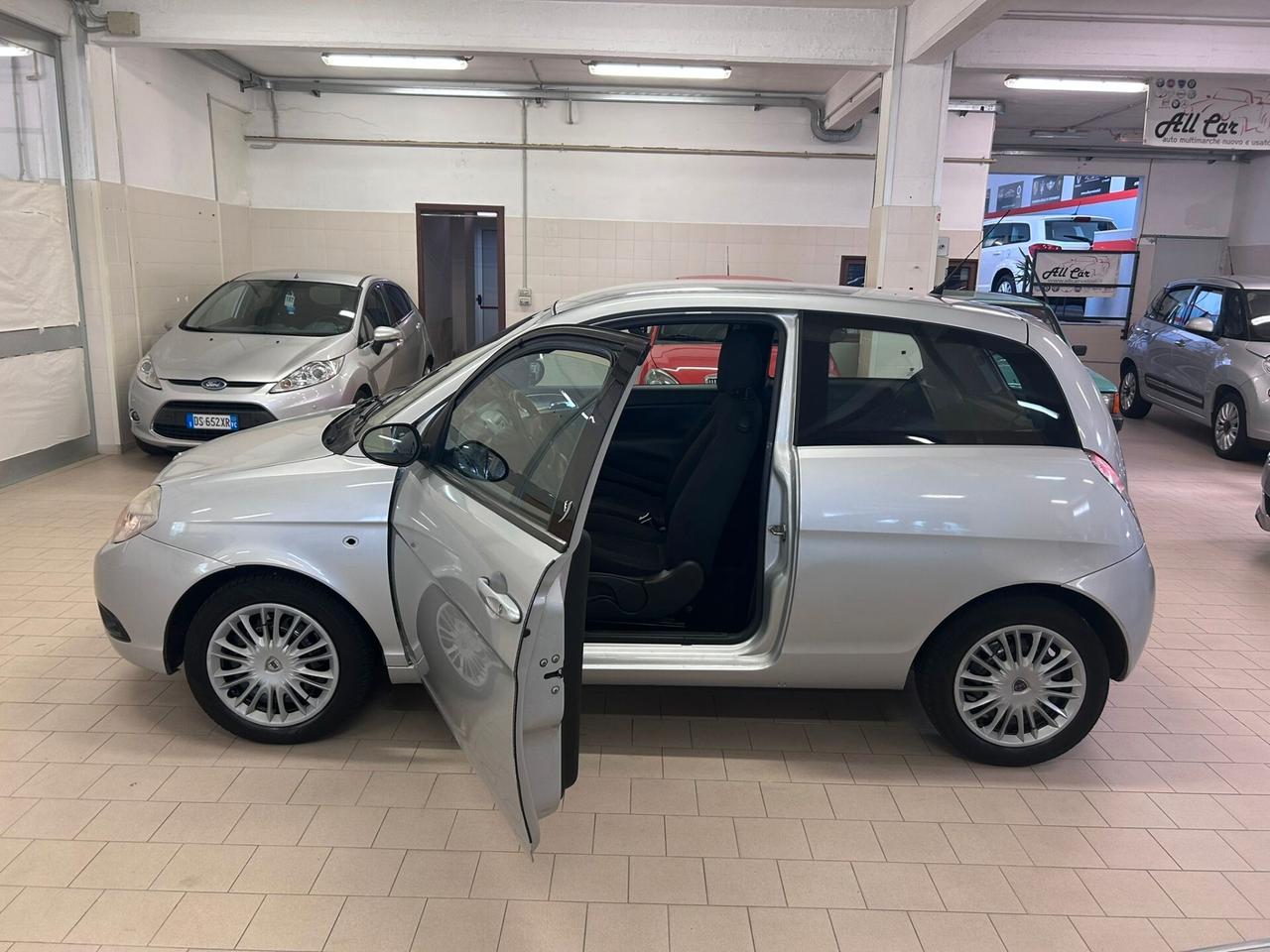 Lancia Ypsilon 1.2 Argento