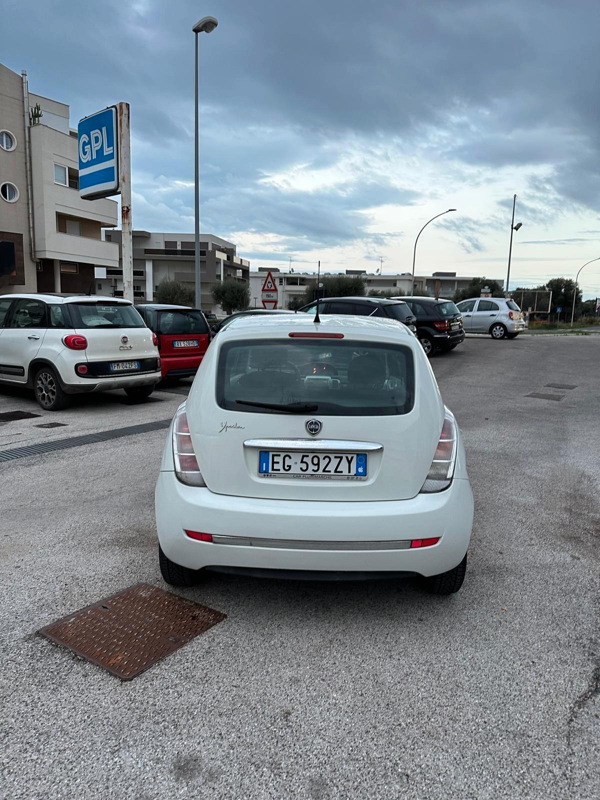 Lancia Ypsilon 1.2 69 CV Unyca