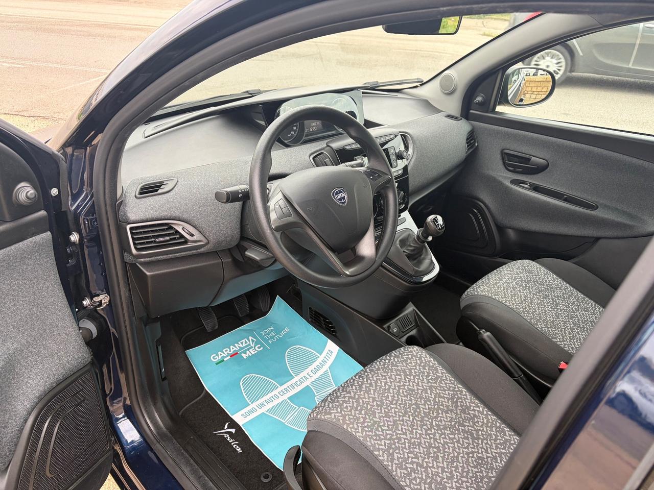 Lancia Ypsilon 1.0 FireFly 5 porte S&S Hybrid Ecochic Silver