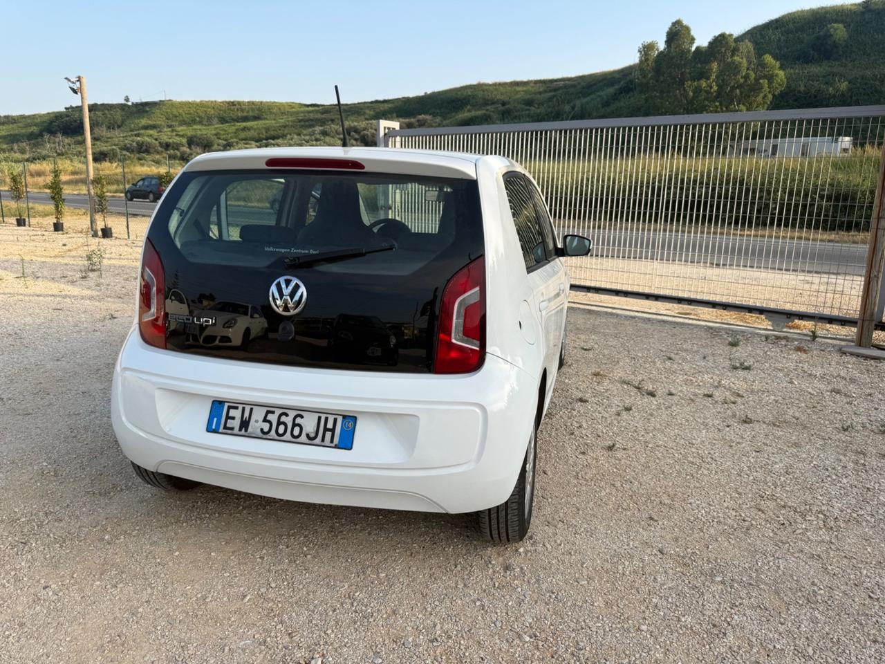 Volkswagen up! 1.0 5p Metano 4.499€ PERMUTE