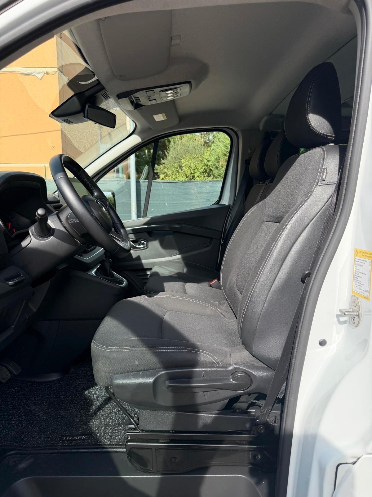 Renault Trafic 2.0 dCi - 9 POSTI - NAV - 12 MESI DI GARANZIA