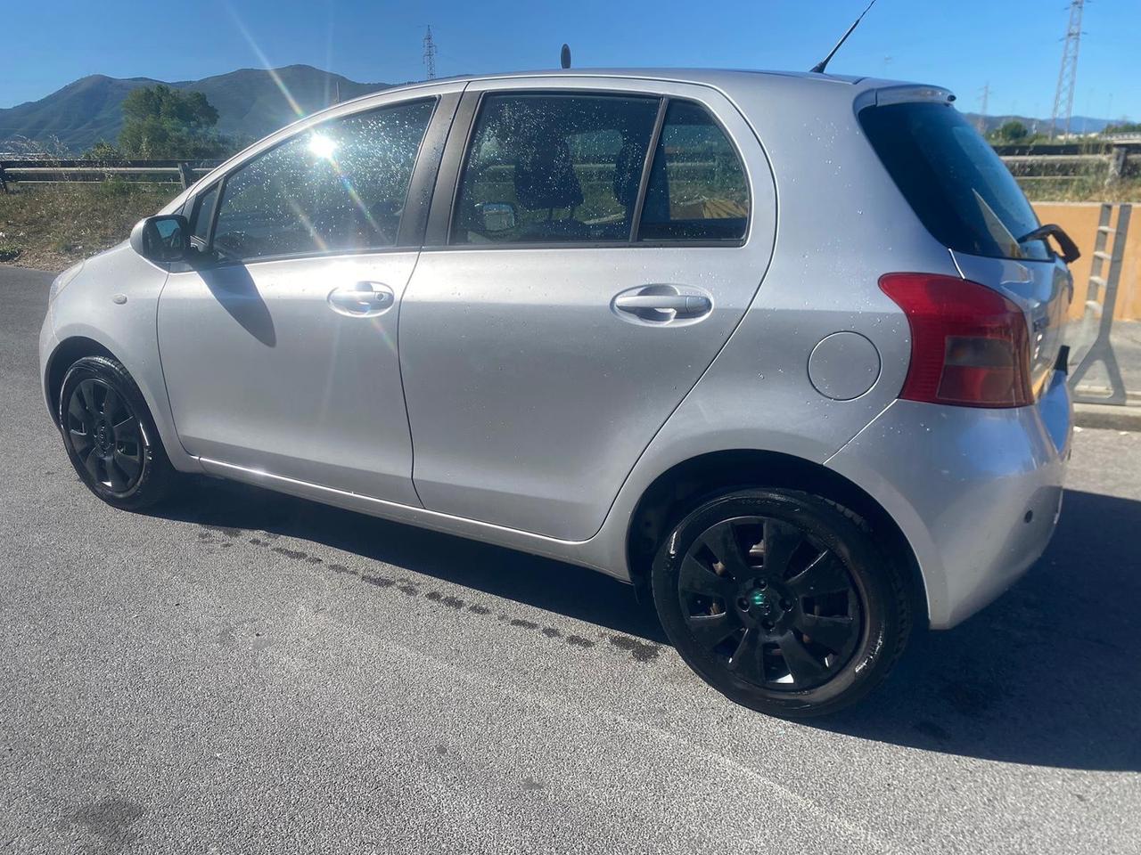 Toyota Yaris 1.0 5 porte Sol