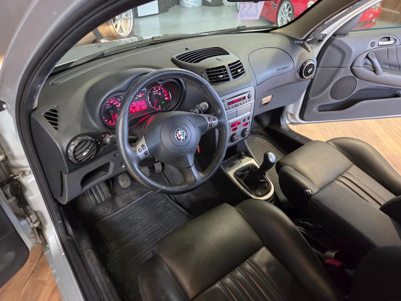 Alfa Romeo 147 3 Porte 147 3p 1.6 ts 16v Distinctive c/esp 105cv