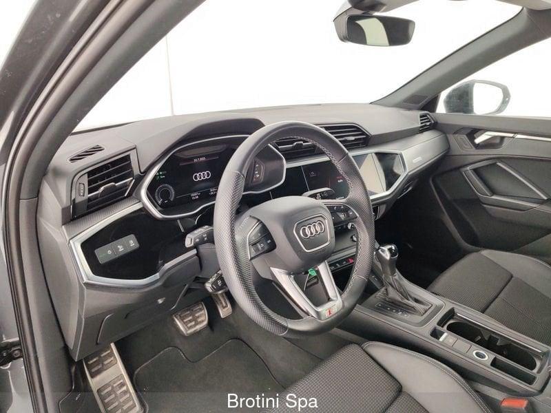 Audi Q3 Q3 45 TFSI e S tronic Identity Black