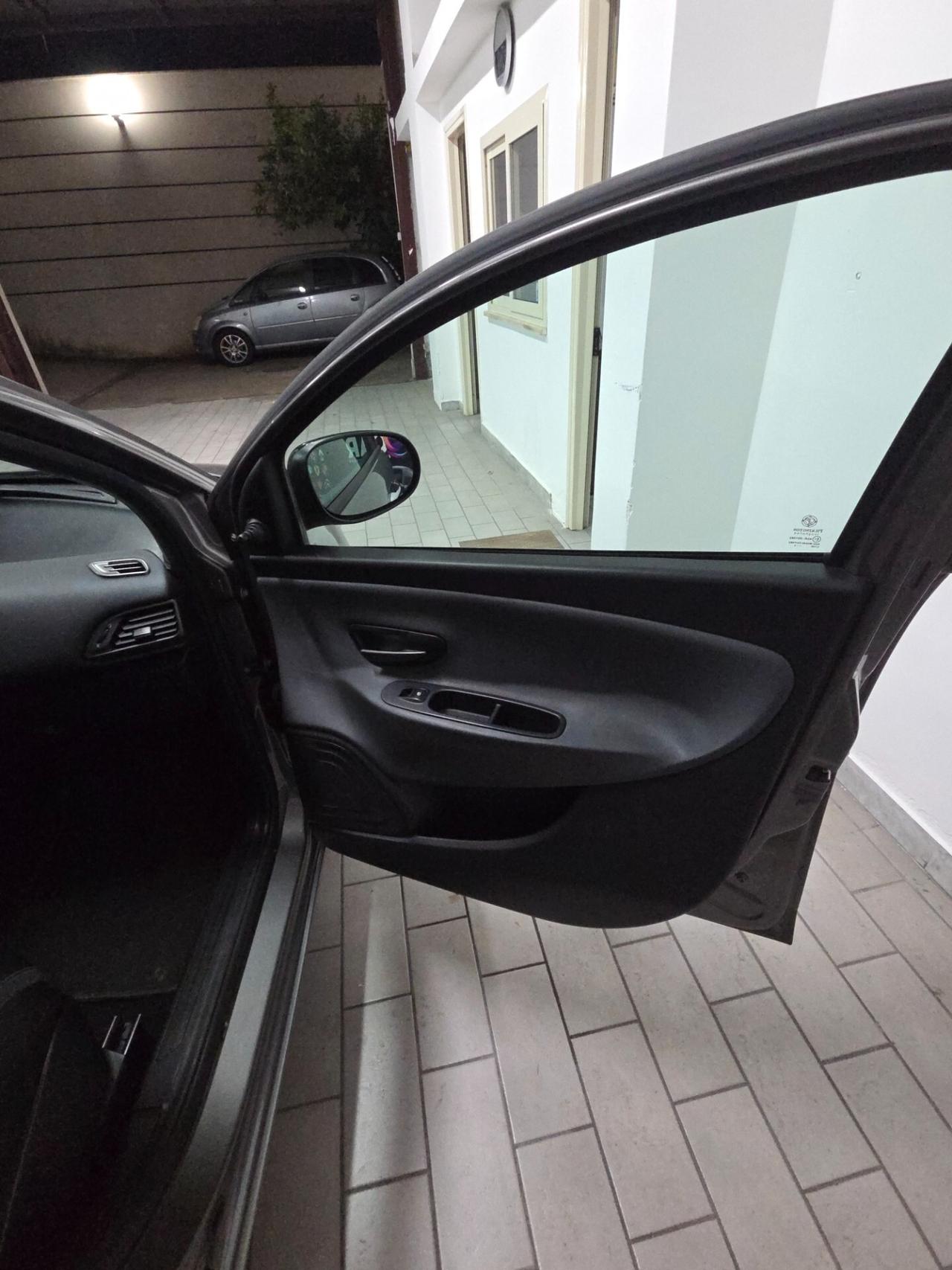 Lancia Ypsilon 1.2 69 CV 5 porte GPL Ecochic Gold