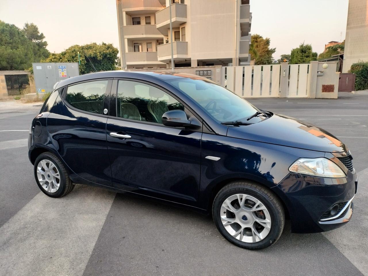 Lancia Ypsilon 1.2 69 CV 5 porte GPL Ecochic Platinum