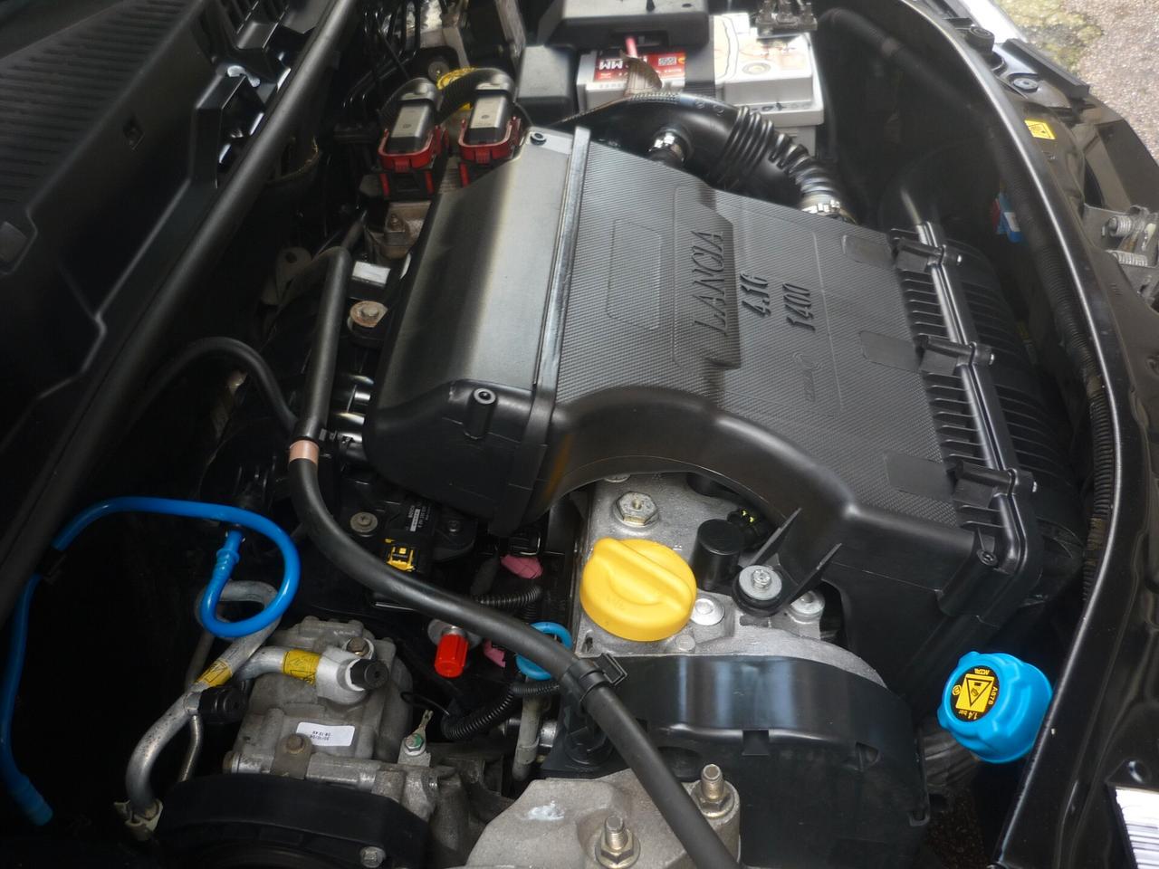 Lancia Ypsilon 1.4 16V Oro Giallo